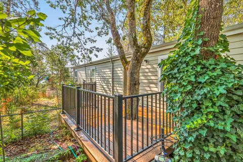 546 Crescent Dr, Eagle Point, OR 97524 photo 4