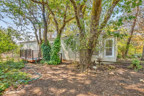 546 Crescent Dr, Eagle Point, OR 97524 photo 2