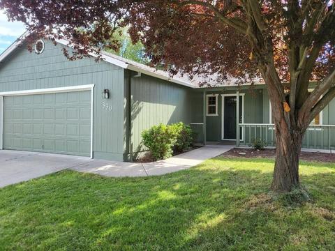330 Sandi Way, Eagle Point, OR 97524 photo 2