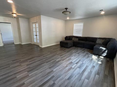 309 Elm St, Phoenix, OR 97535 photo 2