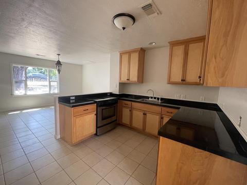 309 Elm St, Phoenix, OR 97535 photo 4