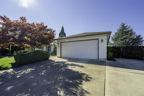56 Osprey Dr, Eagle Point, OR 97524 photo 1