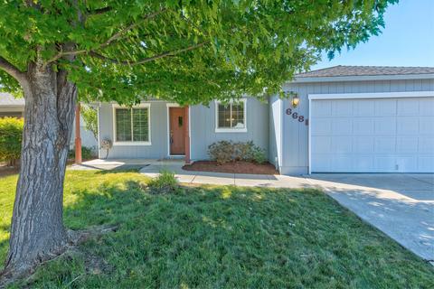 668 Andrea Way, Eagle Point, OR 97524 photo 4