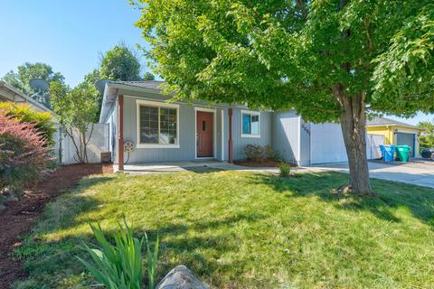 668 Andrea Way, Eagle Point, OR 97524 photo 3