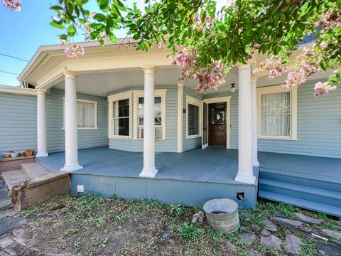 11 Corning Ct, Medford, OR 97504