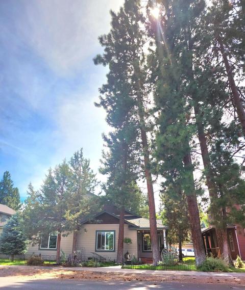 941 E Cascade Ave, Sisters, OR 97759 photo 2