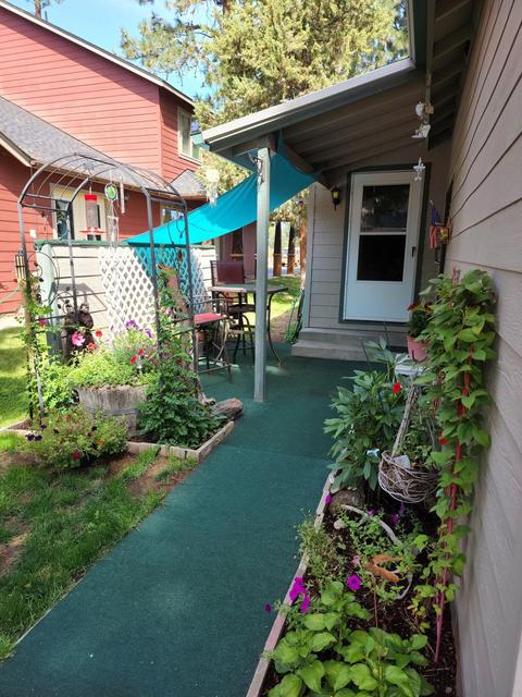 941 E Cascade Ave, Sisters, OR 97759 photo 4
