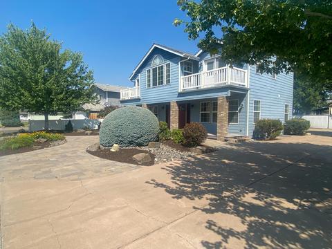 212 SW Meadow Lakes Dr, Prineville, OR 97754