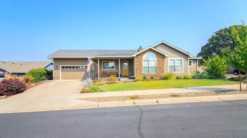 100 Greenmoor Dr, Eagle Point, OR 97524 photo 1
