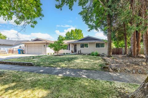316 Shadow Lawn Dr, Eagle Point, OR 97524 photo 1