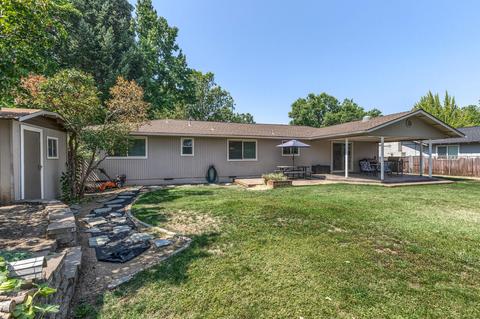 316 Shadow Lawn Dr, Eagle Point, OR 97524 photo 2