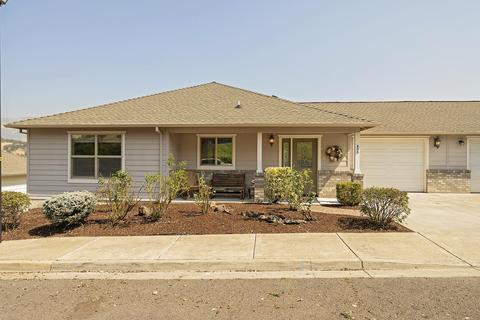 455 Elm St, Phoenix, OR 97535 photo 2