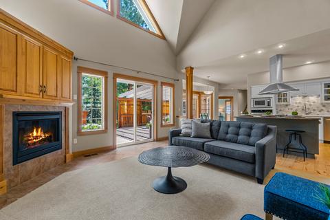 445 E Wapato Loop, Sisters, OR 97759 photo 6