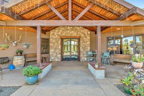 737 Busch Rd, Trail, OR 97541