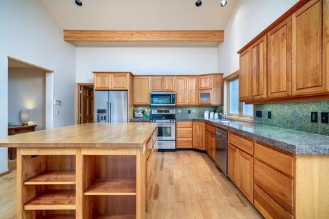 64676 Mcgrath Rd, Bend, OR 97701 photo 13