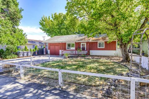 424 Ash St, Central Point, OR 97502 photo 1
