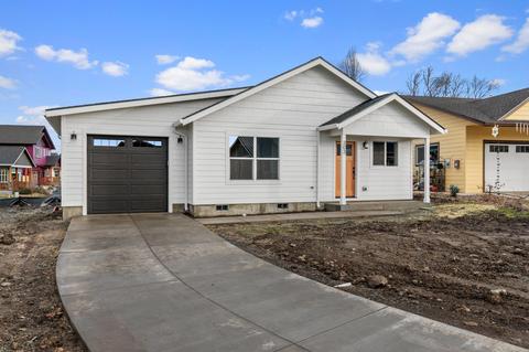 426 Rogue River Pkwy, Talent, OR 97540