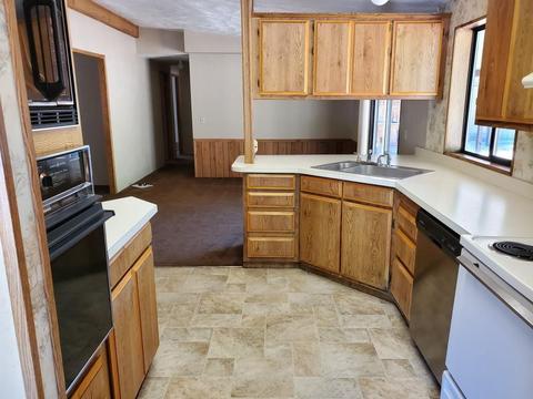 2500 Applegate Ave, Grants Pass, OR 97527 photo 2