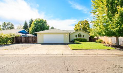 62 Eagle View Dr, Eagle Point, OR 97524 photo 1