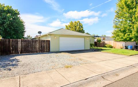 62 Eagle View Dr, Eagle Point, OR 97524 photo 2