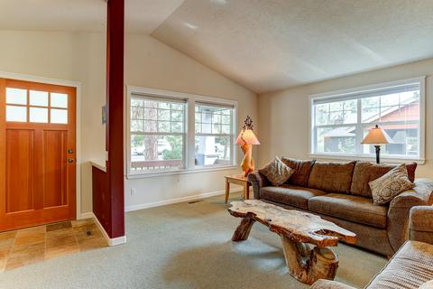 2653 NW Rainbow Ridge Dr, Bend, OR 97703 photo 2