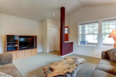 2653 NW Rainbow Ridge Dr, Bend, OR 97703 photo 4