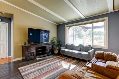 60962 Ashford Dr, Bend, OR 97702 photo 4