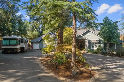 200 Curtis Dr, Grants Pass, OR 97527