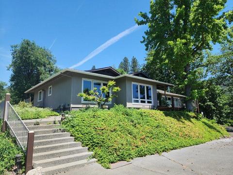 760 NE Dewey Dr, Grants Pass, OR 97526