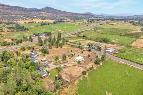 2975 Hammel Rd, Eagle Point, OR 97524 photo 2