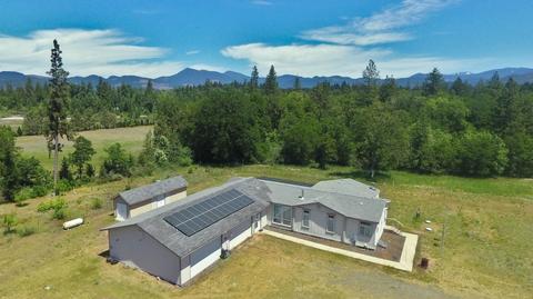 4911 Rockydale Rd, Cave Junction, OR 97523
