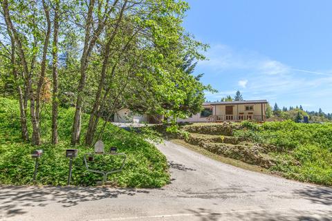 1075 Ingalls Ln, Wilderville, OR 97543