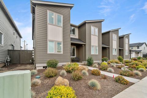 61616 SE Depot Loop, Bend, OR 97702 photo 2