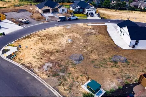 3277 Obsidian Ridge Way, Medford, OR 97504