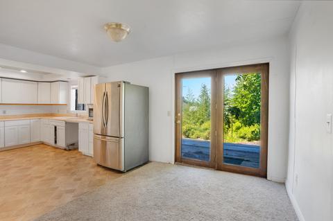 233 Barton Rd, Eagle Point, OR 97524 photo 7