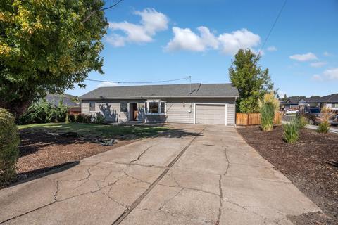 233 Barton Rd, Eagle Point, OR 97524 photo 3