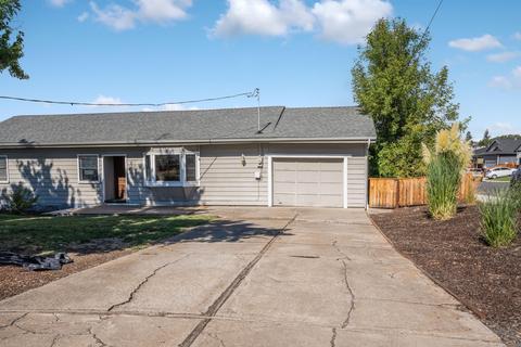 233 Barton Rd, Eagle Point, OR 97524 photo 2