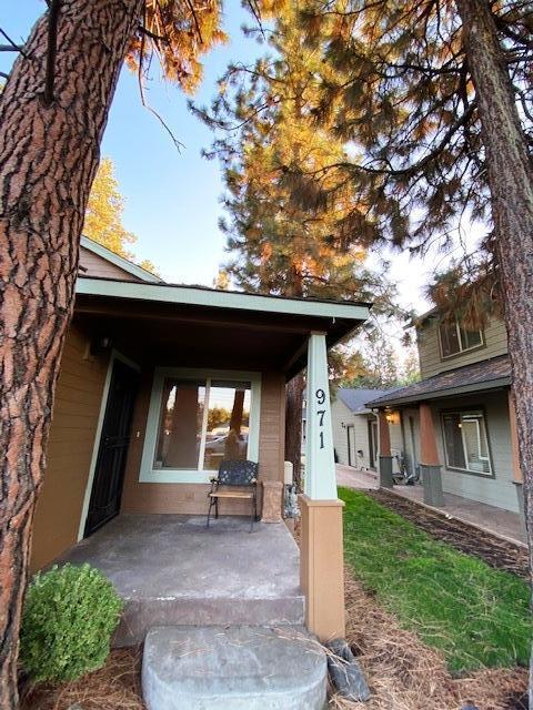 971 E Cascade Ave, Sisters, OR 97759 photo 2
