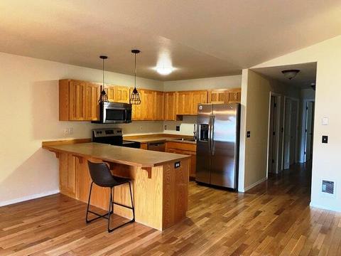 971 E Cascade Ave, Sisters, OR 97759 photo 4