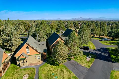 8751 Cliff Swallow Dr, Redmond, OR 97756
