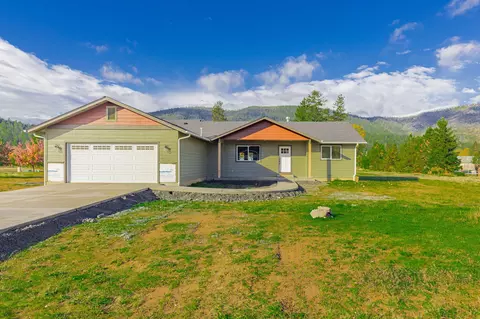Exterior - 601 E Forks Cir, Cave Junction, OR 97523 photo 7 of 11