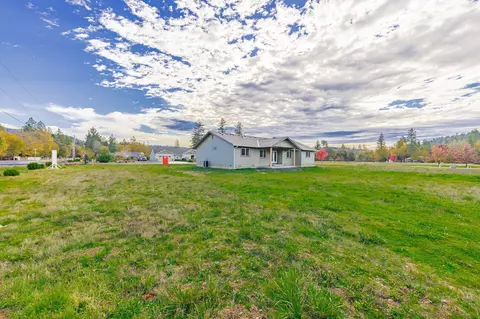 Exterior - 601 E Forks Cir, Cave Junction, OR 97523 photo 10 of 11
