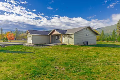 Exterior - 601 E Forks Cir, Cave Junction, OR 97523 photo 6 of 11