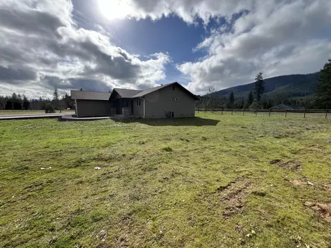 Exterior - 601 E Forks Cir, Cave Junction, OR 97523 photo 2 of 11