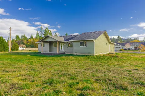Exterior - 601 E Forks Cir, Cave Junction, OR 97523 photo 8 of 11