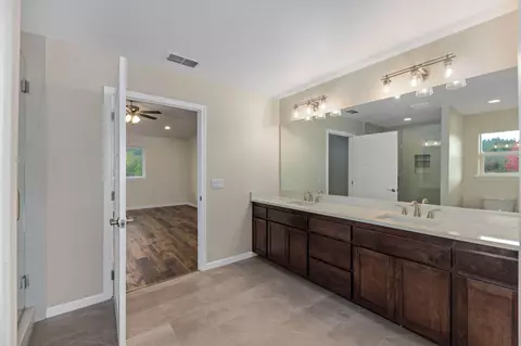Bath - 601 E Forks Cir, Cave Junction, OR 97523 photo 2 of 3