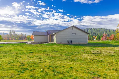 Exterior - 601 E Forks Cir, Cave Junction, OR 97523 photo 5 of 11