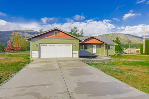 Exterior - 601 E Forks Cir, Cave Junction, OR 97523 photo 4 of 11