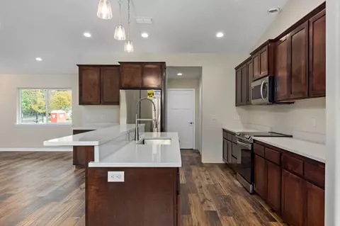 Kitchen - 601 E Forks Cir, Cave Junction, OR 97523 photo 3 of 4