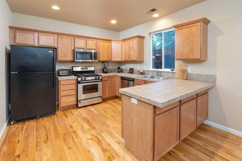 61135 Kepler St, Bend, OR 97702 photo 2